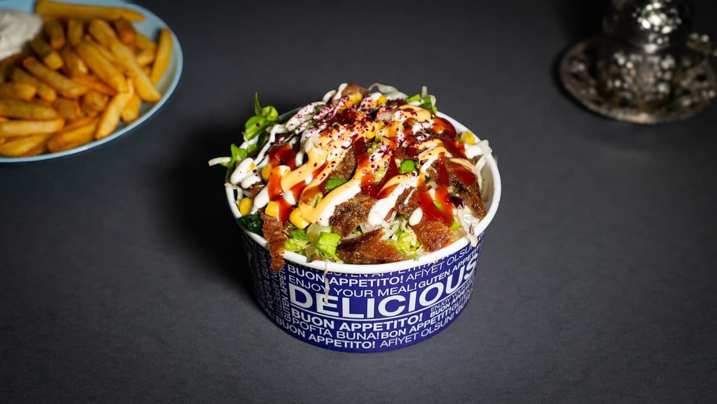Doner box vită cu berbecuț + cartofi pai