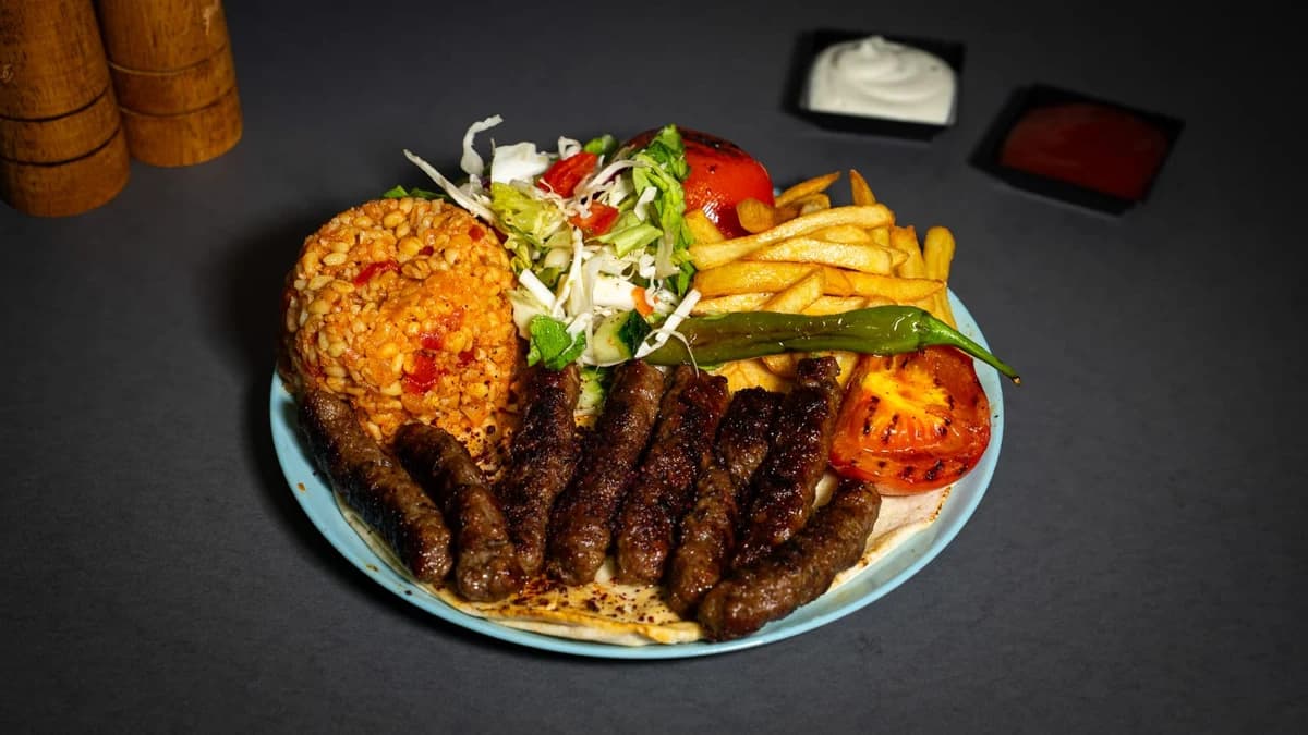 Inegol kofte la farfurie